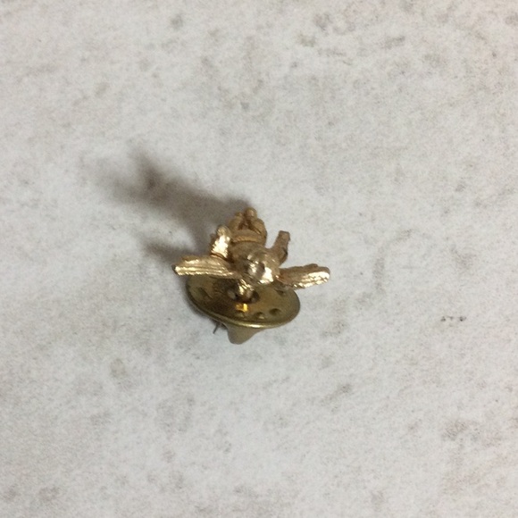 Gold Cupid pin with arms open - Picture 3 of 6